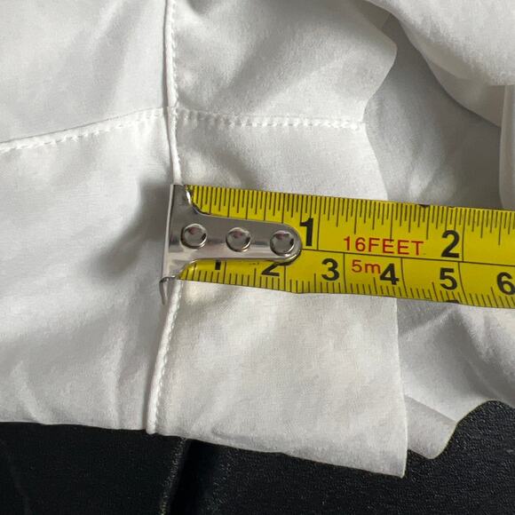 Athleta Crossover Women's Run Shorts White Size Medium - Picture 6 of 6